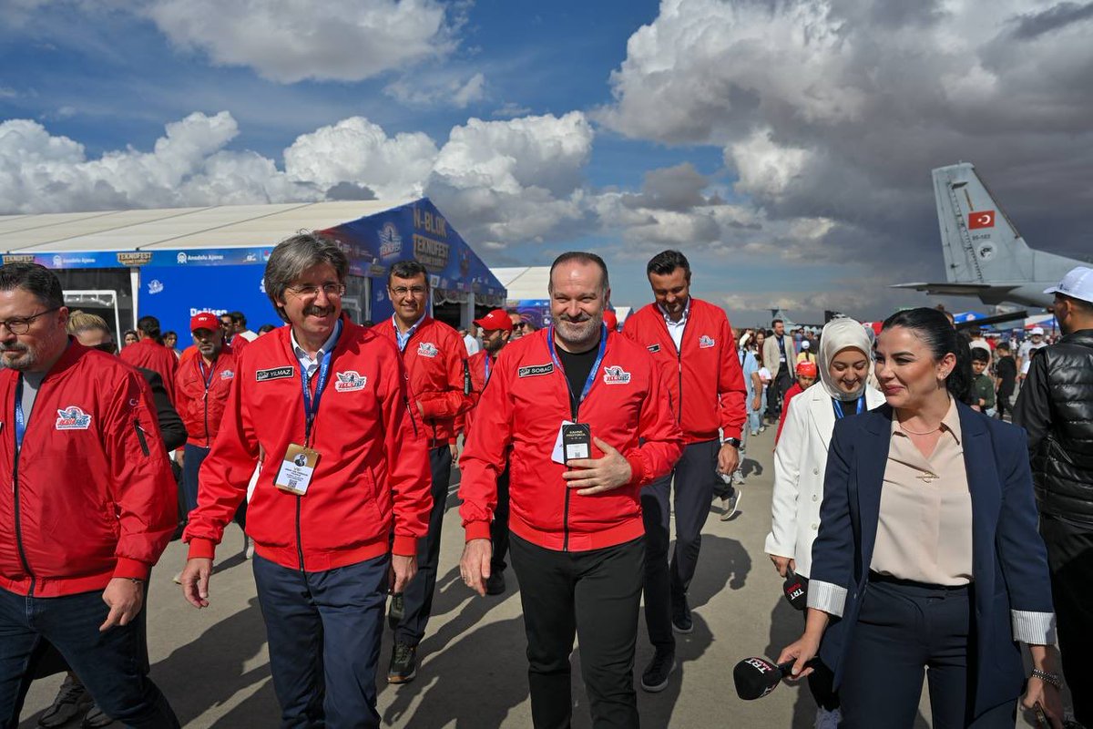zahidsobaci's tweet photo. İletişim paydaşı olduğumuz #TEKNOFESTGüneydoğu’da TRT stantlarımız ziyaretçilerimizle dolup taşarken alandaki coşkuyu da dünyaya aktarıyoruz. 🚀

Bu ülkenin evlatlarına ilham veren, hayallerini üretime dönüştürme imkânı sağlayan herkese canıgönülden teşekkür ediyorum. 🇹🇷 https://t.co/nCKDmqEqTq