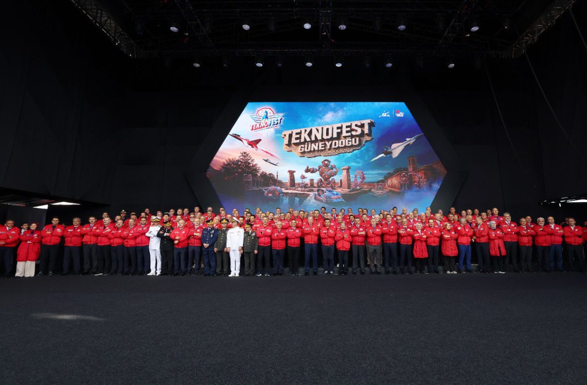 zahidsobaci's tweet photo. İletişim paydaşı olduğumuz #TEKNOFESTGüneydoğu’da TRT stantlarımız ziyaretçilerimizle dolup taşarken alandaki coşkuyu da dünyaya aktarıyoruz. 🚀

Bu ülkenin evlatlarına ilham veren, hayallerini üretime dönüştürme imkânı sağlayan herkese canıgönülden teşekkür ediyorum. 🇹🇷 https://t.co/nCKDmqEqTq
