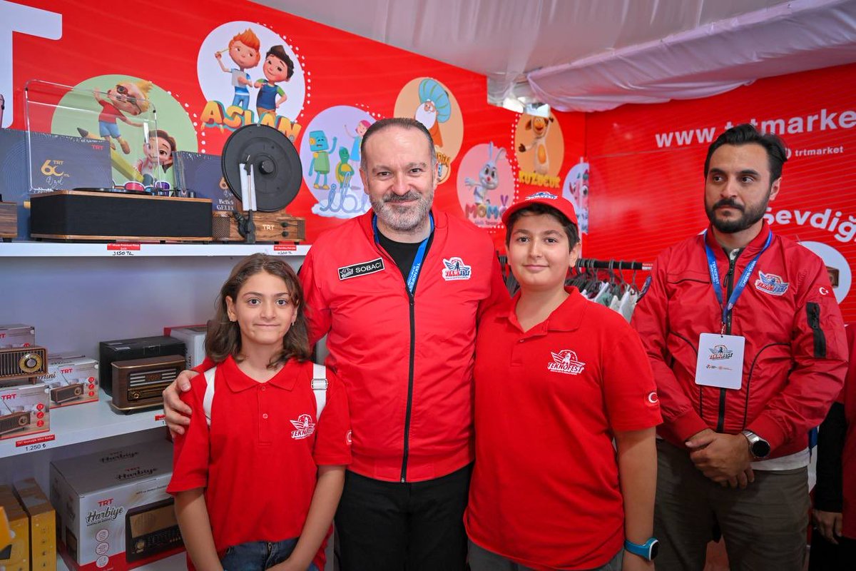 zahidsobaci's tweet photo. İletişim paydaşı olduğumuz #TEKNOFESTGüneydoğu’da TRT stantlarımız ziyaretçilerimizle dolup taşarken alandaki coşkuyu da dünyaya aktarıyoruz. 🚀

Bu ülkenin evlatlarına ilham veren, hayallerini üretime dönüştürme imkânı sağlayan herkese canıgönülden teşekkür ediyorum. 🇹🇷 https://t.co/nCKDmqEqTq