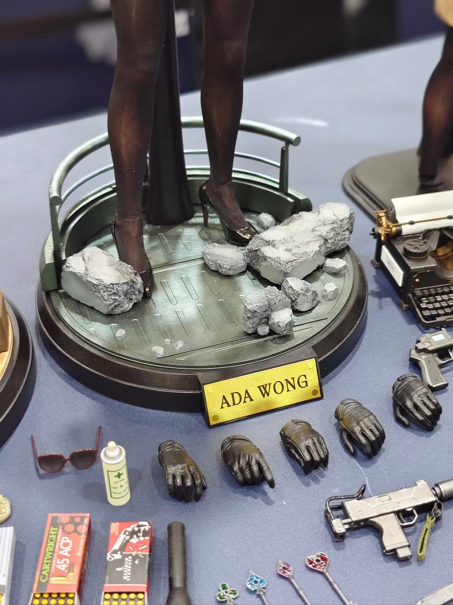 kathyanhy's tweet photo. A look at the 1/6-scale Ada Wong figure from Resident Evil 2 Remake with a new base, created by DamToys at the Wonder Festival 🦋

#AdaWong #RE2Remake #REBHFun #ResidentEvil https://t.co/VB19O38wYb