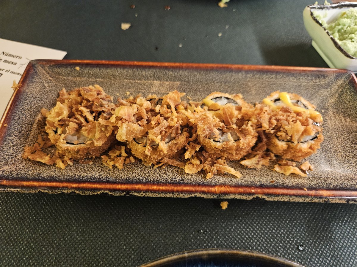 xDesyre__7's tweet photo. Hoy hemos ido a comer sushi 🥰✨️
#Sushi🍣 #MyFavoriteDate #HappySaturday https://t.co/5XUMkS2caB
