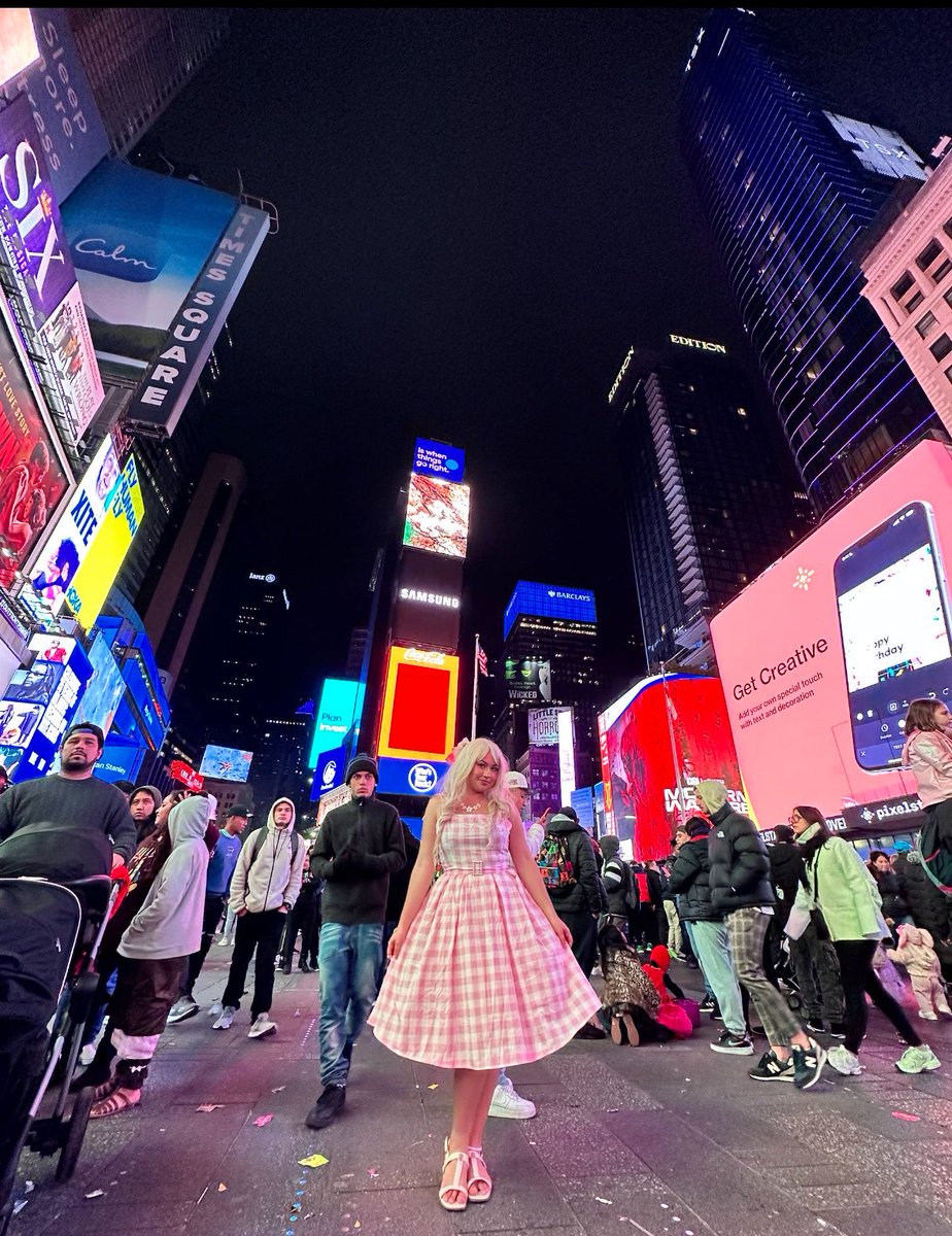 aStrongDreamer's tweet photo. My favorite day + my favorite artistโฆ together togetherโจ
I have so many options, you want something iconic? How about Barbie in TS
a classic? Carrie in a nyc bar
anime? a demon slayer in msg
an icon? PITBULL
@VividSeats #VividHarryween https://t.co/b3sJPZhSVm
