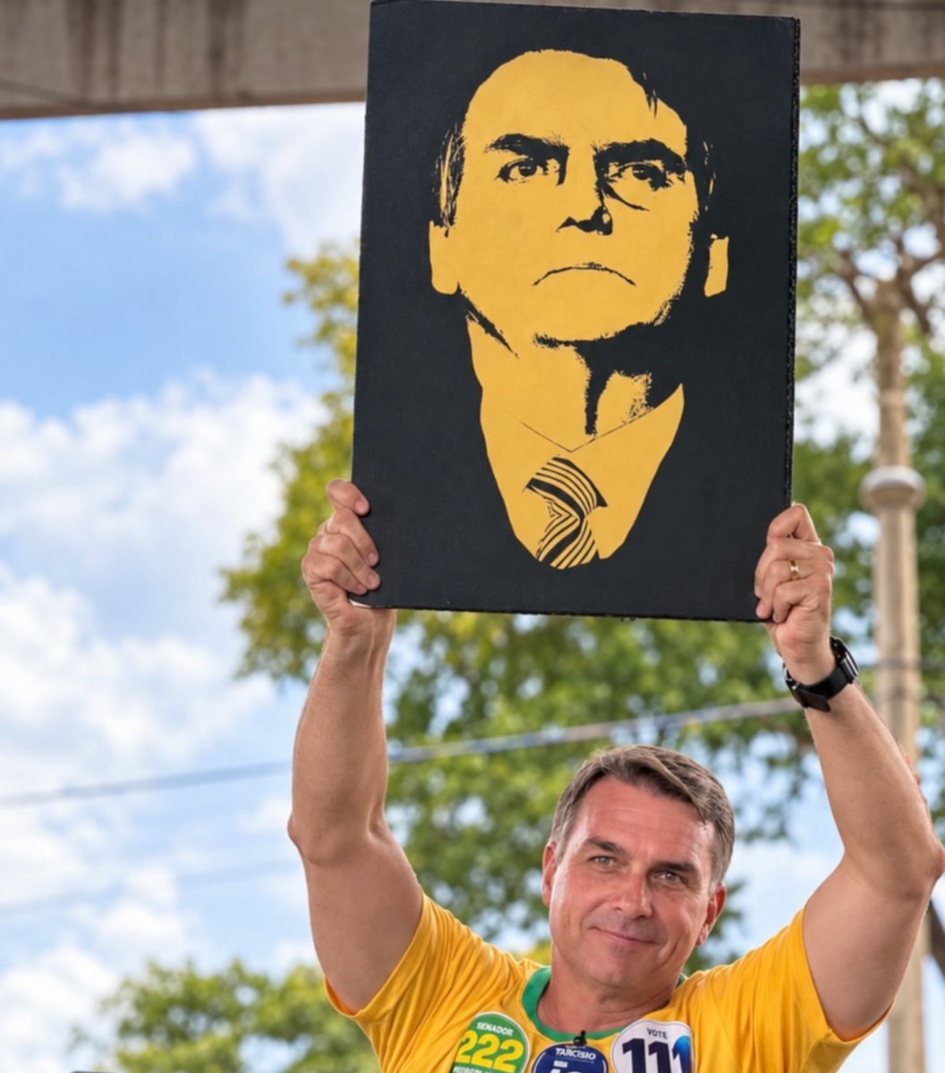 MichelcSales's tweet photo. "Não é só pelo FUTURO DO PAÍS, mas também por ELE: o HOMEM teve a CORAGEM de enfrentar SOZINHO um INIMIGO BRUTAL para abrir os olhos e SALVAR o POVO brasileiro.

Ele é e sempre será o NOSSO PRESIDENTE. OBRIGADO JAIR MESSIAS BOLSONARO! 🇧🇷 https://t.co/eQqQsRwP7Y