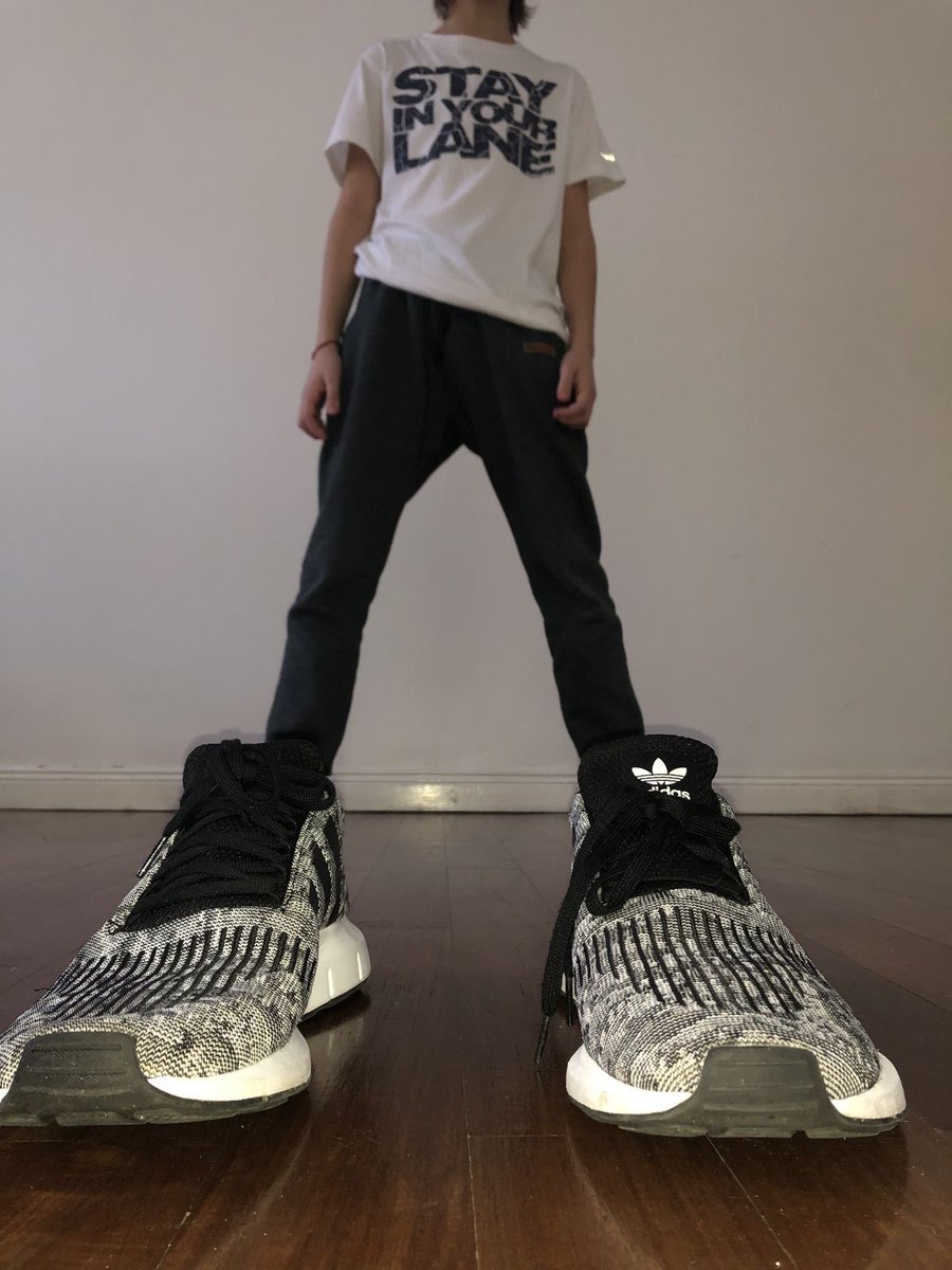 sillyyysunny's tweet photo. Actually drawing straight bullshit I love her sneakers #spookymonth https://t.co/6v17CbqvRb