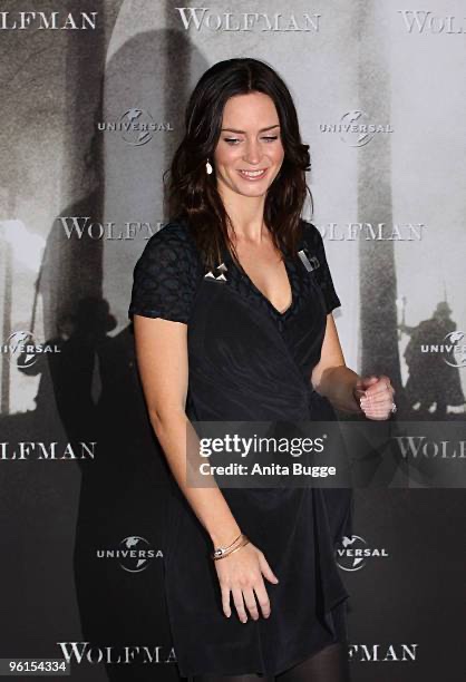 aangelixccccc's tweet photo. emilyblunt the wolfman berlin photocall 치면 마니나옴😁
이때진짜존예 블랙의악마블랙의여자에밀리블런트 https://t.co/cwzRQAdlAg