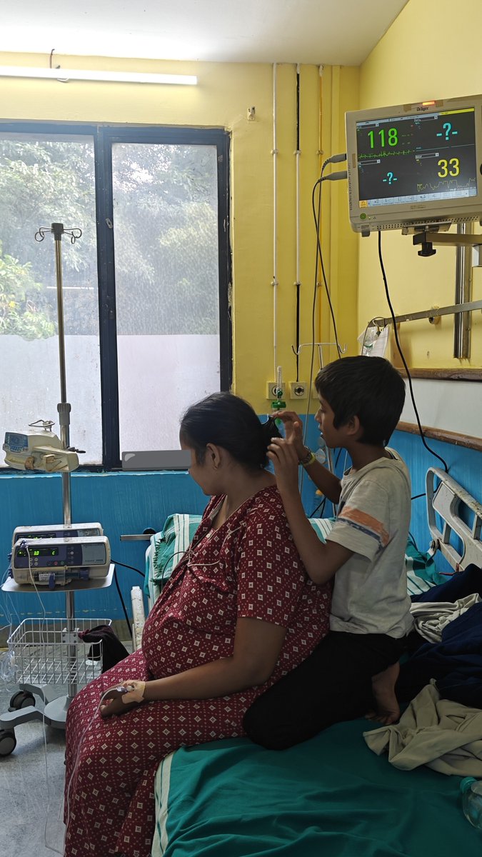 DrShiva_tweets's tweet photo. Morning Rounds Scenes 🎊

He is the only attendant to his mother,  lost his father in an accident, mother is being treated for PPCM-related heart failure.
At 10, he may be too young to understand everything, but he knows one thing, she needs him ❤️

#Life https://t.co/7rSHPyZ2cS