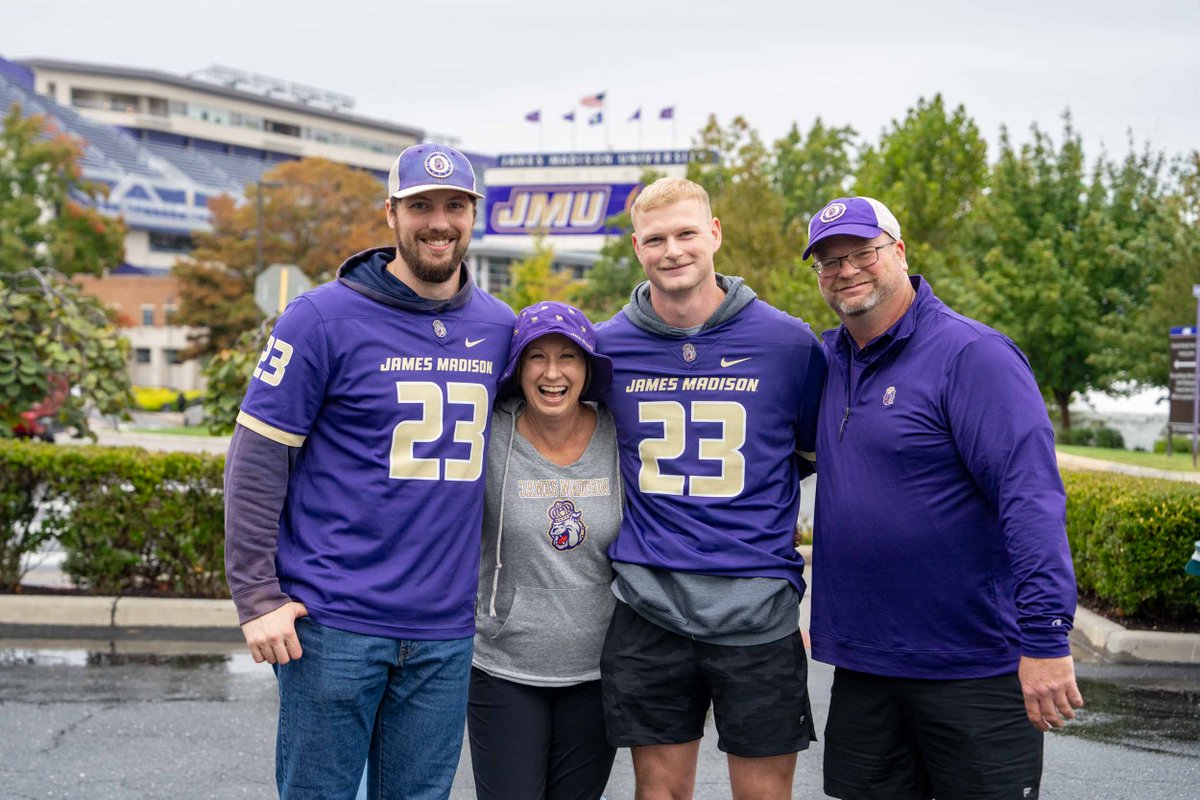 JMU's tweet photo. Getting to spend time with our families on game day = priceless. https://t.co/UwQ7KSWFyT