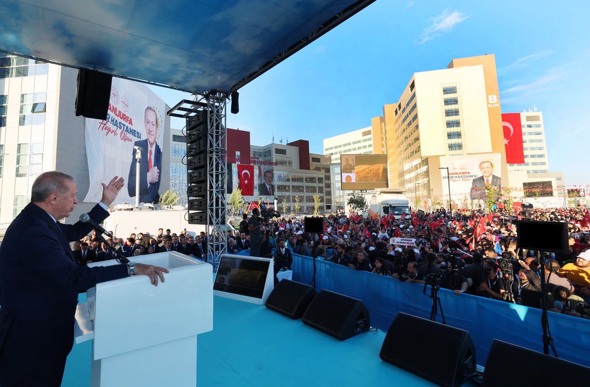 ibrahimeyyupogl's tweet photo. Şanlıurfa’mız bugün tarihi günlerinden birini yaşadı.

Kadim şehrimizde Cumhurbaşkanımız Sayın Recep Tayyip Erdoğan’ı ağırlamanın gururunu ve mutluluğunu yaşadık.

Şanlıurfa’mıza ve hemşehrilerimize hayırlı olsun. 

@RTErdogan @Akparti https://t.co/08Hljytdjj