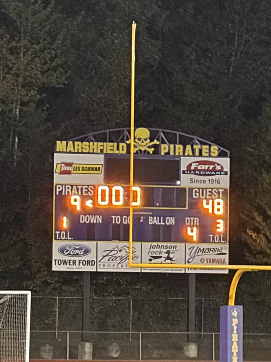 CoachPence_'s tweet photo. Great team win last night. Love this QB room great kids that keep getting better every single week! 1-0 next week.
@MaristFBall https://t.co/BuL6sQJ46q