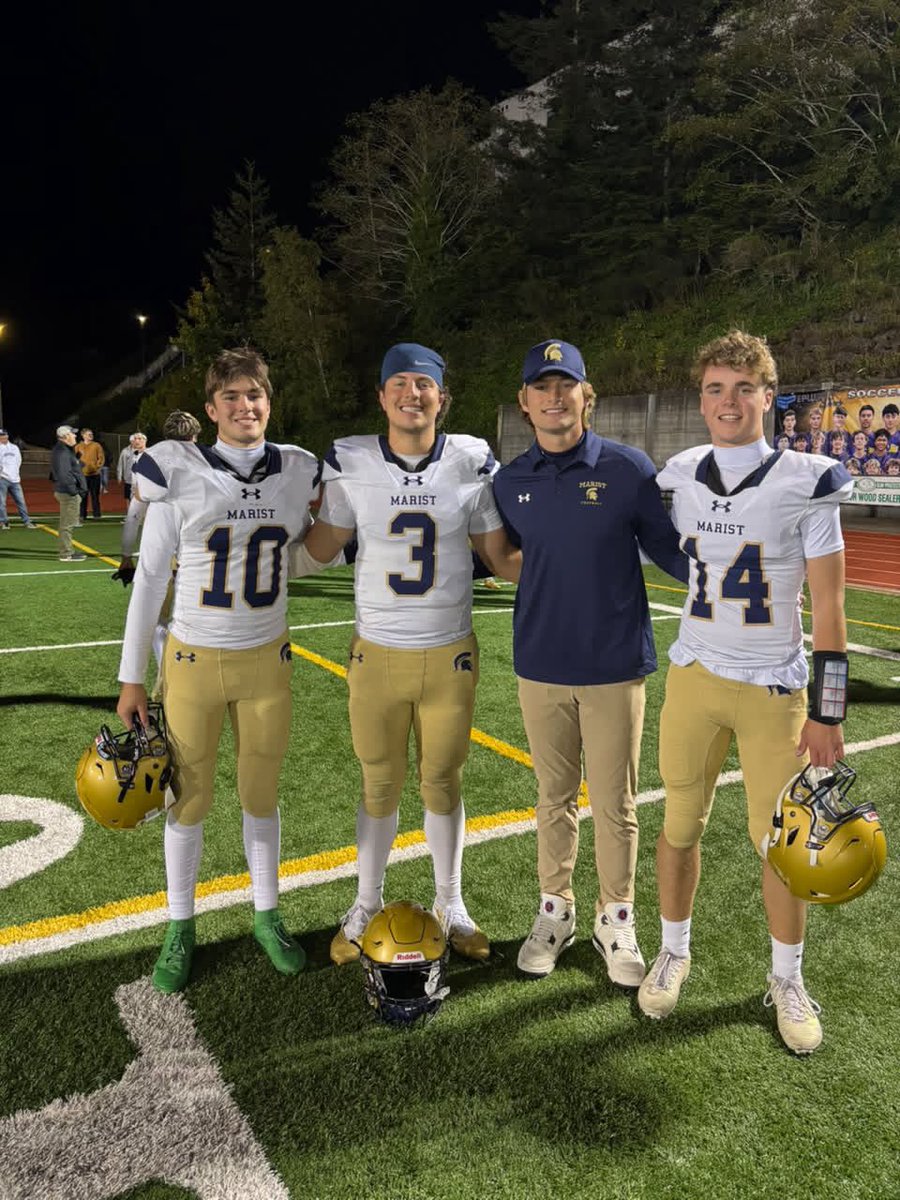 CoachPence_'s tweet photo. Great team win last night. Love this QB room great kids that keep getting better every single week! 1-0 next week.
@MaristFBall https://t.co/BuL6sQJ46q