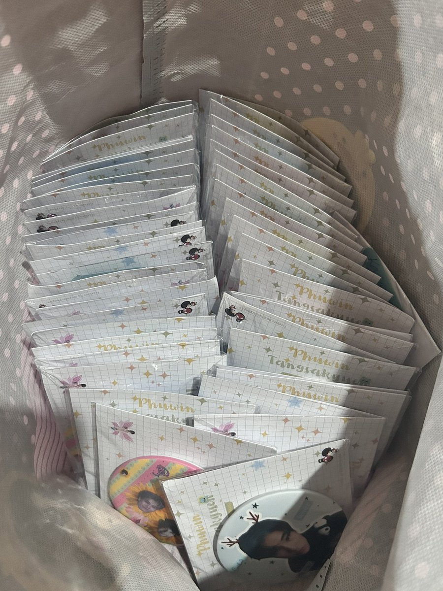 spiderphuphu's tweet photo. sumpah sedih bgt freebies trade masih segini banyak, ga ketemu kalian kalian.. pls yg trade sama aku kl mau claim by oren boleh yaa🥹🥹 https://t.co/HsfcUA7iAD