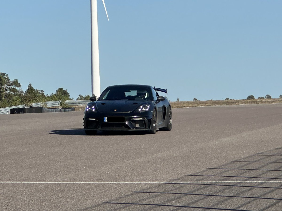 GotlandRing_RTC's tweet photo. What a lovely day @gotlandring_race_circuit Welcome on Sunday or the upcoming weekends #gotlandring #trackday #racetrack #gotland #racecircuitgotland 🏎🏍🏁🔆 https://t.co/4VeF0AncHX