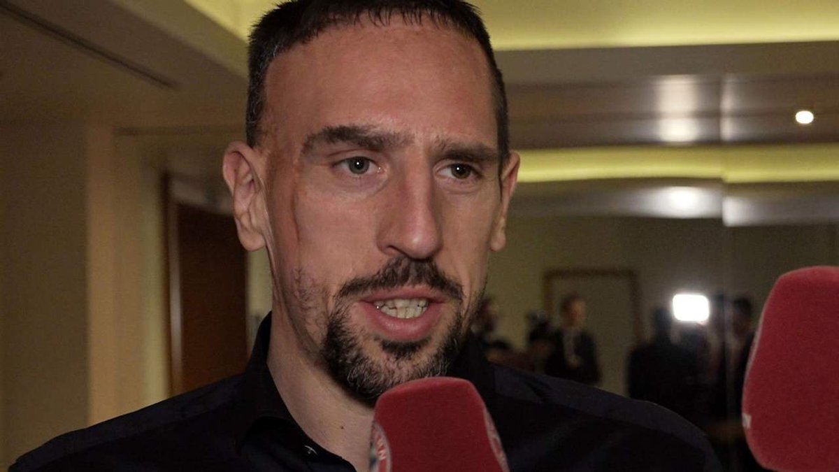 Bayern_PR's tweet photo. 🚨 Franck Ribéry on the Ballon d’Or:

"Yes, Yamal did win the World Cup and Mbappé had a big year, but Kane put up 74 goals. When a player reaches numbers like that, the debate should be simple.

If I have a vote, it’s Kane first. Then Mbappé, then Dembélé. This is Harry's year." https://t.co/i9mIGo9zcw