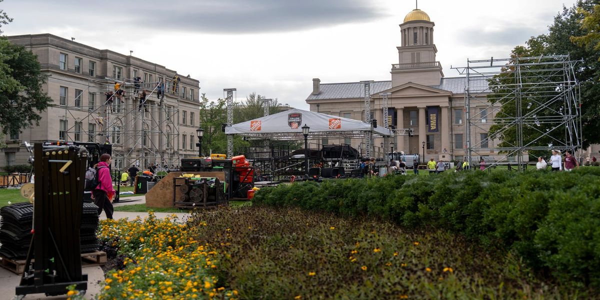 HawkeyesWire's tweet photo. ESPN "College GameDay" visits Iowa City: Best moments, highlights

📸 Julia Hansen/Iowa City Press-Cit, USA TODAY Network via Reuters Co https://t.co/uMMxQK8MrL https://t.co/jIE54gs987