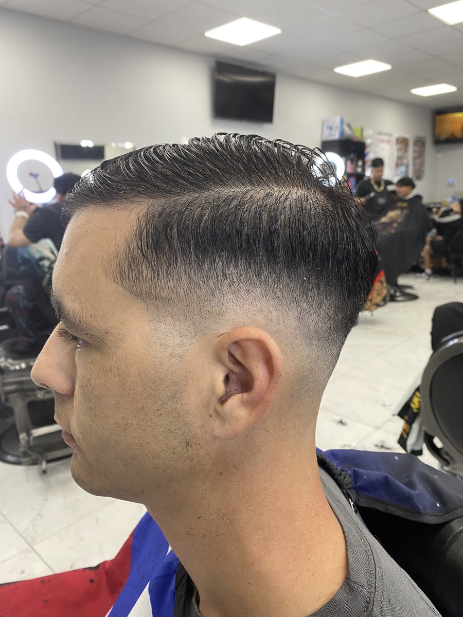 GamingBarber's tweet photo. At Platinum Barber Lounge #Barber #tomb45 #wahl #babyliss https://t.co/Y4PXUeDiF6