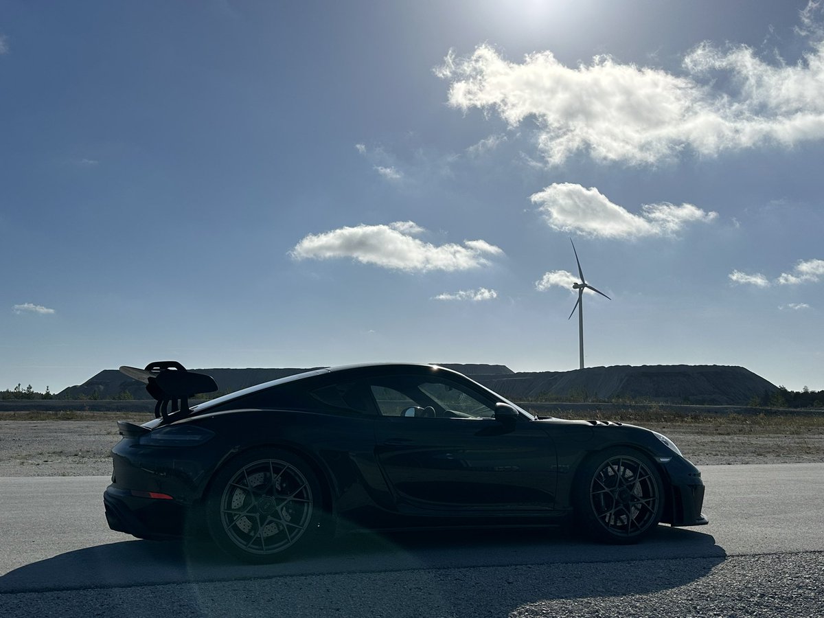 GotlandRing_RTC's tweet photo. What a lovely day @gotlandring_race_circuit Welcome on Sunday or the upcoming weekends #gotlandring #trackday #racetrack #gotland #racecircuitgotland 🏎🏍🏁🔆 https://t.co/Y60wSUDSOQ