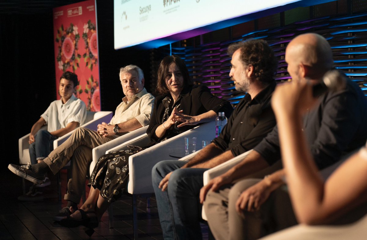 iberseries_pi's tweet photo. 🎬 Así fue el Iberscreening «Matar a un oso» en #IberseriesyPlatinoIndustria26

Movistar Plus+, ARTE y los creadores Jorge y Alberto Sánchez-Cabezudo compartieron las claves del proceso creativo de la serie y presentaron en exclusiva sus primeras imágenes. https://t.co/ugJfPKFTZQ