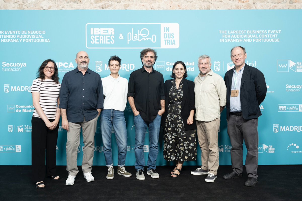 iberseries_pi's tweet photo. 🎬 Así fue el Iberscreening «Matar a un oso» en #IberseriesyPlatinoIndustria26

Movistar Plus+, ARTE y los creadores Jorge y Alberto Sánchez-Cabezudo compartieron las claves del proceso creativo de la serie y presentaron en exclusiva sus primeras imágenes. https://t.co/ugJfPKFTZQ