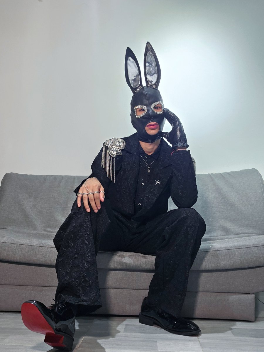 AlexTop_XL's tweet photo. Outfit para los @GRABBYSEVENTS / @GRABBYSLATAM.
Esta vez no tocó ganar ninguna categoría, pero servimos looks que no podian pasar desapercibidos. https://t.co/QDJMS8GRt0