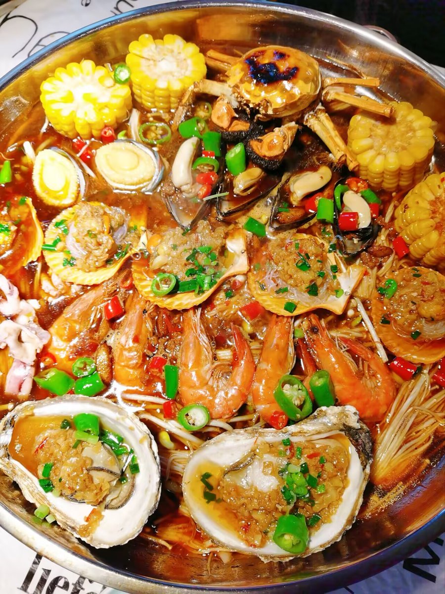 JasmineHeaov's tweet photo. Increíble paella de marisco en este pequeo restaurante del centro! Arroz perfectamente sazonado, marisco fresco y un ambiente acogedor. Definitivamente volveré! https://t.co/521COfUIAA