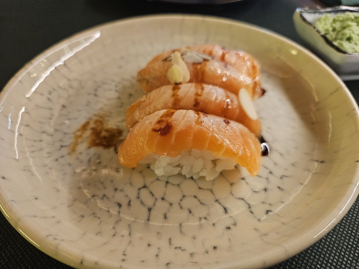 xDesyre__7's tweet photo. Hoy hemos ido a comer sushi 🥰✨️
#Sushi🍣 #MyFavoriteDate #HappySaturday https://t.co/5XUMkS2caB