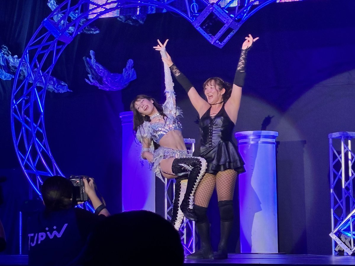 tac_zoo's tweet photo. 20261003 #tjpw おおた大会!

⑤ カミーユ＆VENY v わかな＆凍雅

23年組がVENYUの最後に携われたのは大きい!

序盤で凍雅が受けたVENYのエルボーは凄かった!引き下がらなかった凍雅も凄かったよ!

同期のハルが取ったから凍雅静かに燃えてるんじゃ無いかしら⁈

#tjpwWP7 https://t.co/owa38YN7wl
