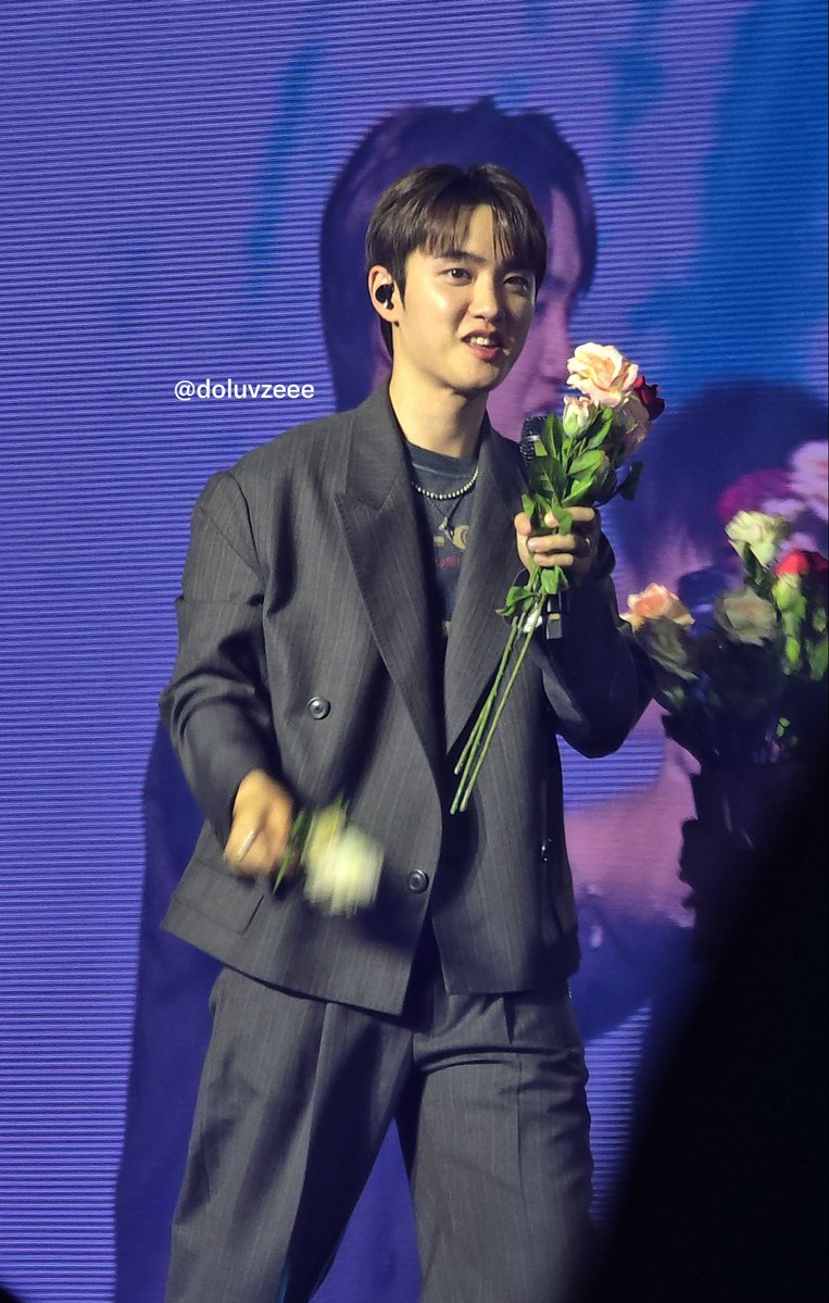 doluvzeee's tweet photo. 꽃들은 남자의 미소에 걍 삭 녹는ㄷ ㅑ..🫠💐 https://t.co/g9J4QTKDXE