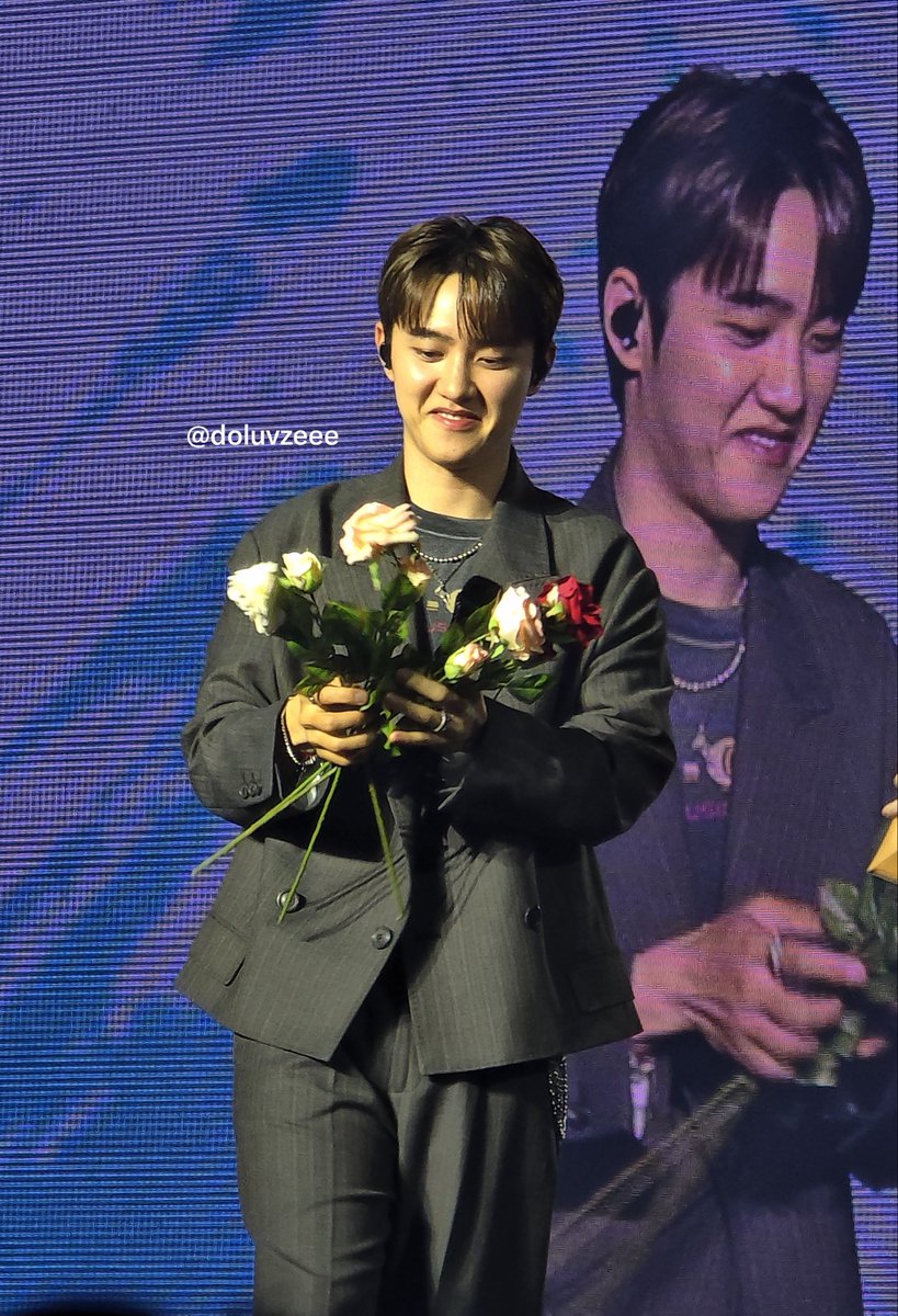 doluvzeee's tweet photo. 꽃들은 남자의 미소에 걍 삭 녹는ㄷ ㅑ..🫠💐 https://t.co/g9J4QTKDXE