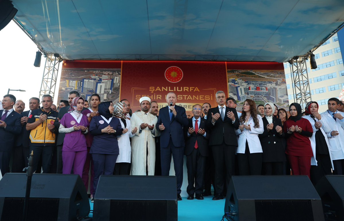 mustafademir's tweet photo. 📍 Şanlıurfa

Cumhurbaşkanımız Sayın @RTErdogan’ın teşrifleriyle Şanlıurfa Şehir Hastanemizin açılışını gerçekleştirdik.

Sayın Cumhurbaşkanımızın liderliğinde; insanımızı merkeze alan hizmet anlayışımızla dev eserleri milletimizle buluşturmaya devam ediyoruz. Sağlıkta güçlü altyapısıyla bölgenin şifa merkezi olacak bu modern hastanemiz Şanlıurfa’mıza ve aziz milletimize hayırlı olsun.

#SağlıklıTürkiyeYüzyılı