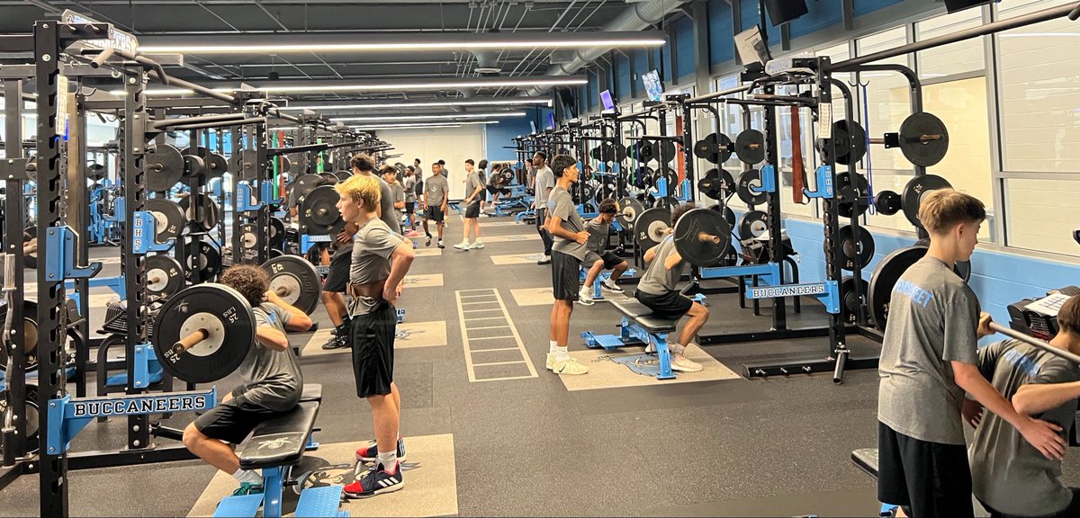 BWood_Hoops's tweet photo. Week 8 - Continuing to put in the time and work to keep getting better 🤫
#BucPRiDE 🏴☠️
#WhereYaFrom https://t.co/IBNT3kbYgG