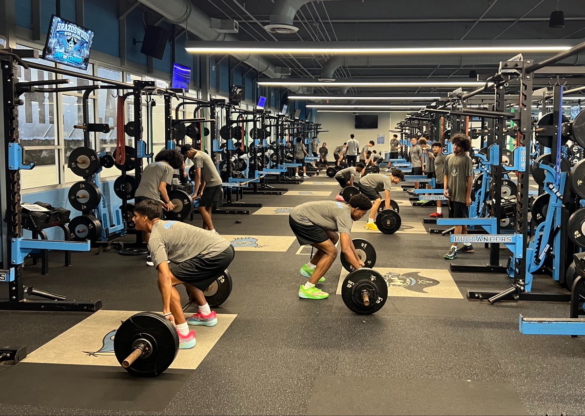 BWood_Hoops's tweet photo. Week 8 - Continuing to put in the time and work to keep getting better 🤫
#BucPRiDE 🏴☠️
#WhereYaFrom https://t.co/IBNT3kbYgG