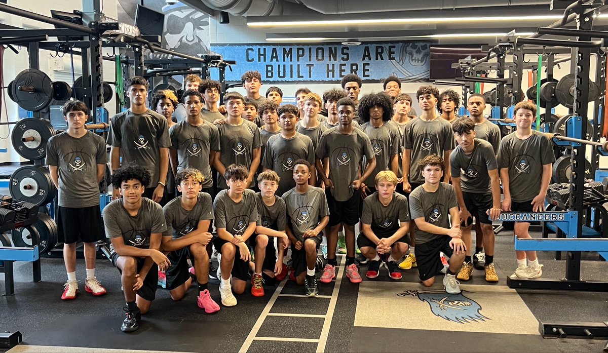 BWood_Hoops's tweet photo. Week 8 - Continuing to put in the time and work to keep getting better 🤫
#BucPRiDE 🏴☠️
#WhereYaFrom https://t.co/IBNT3kbYgG