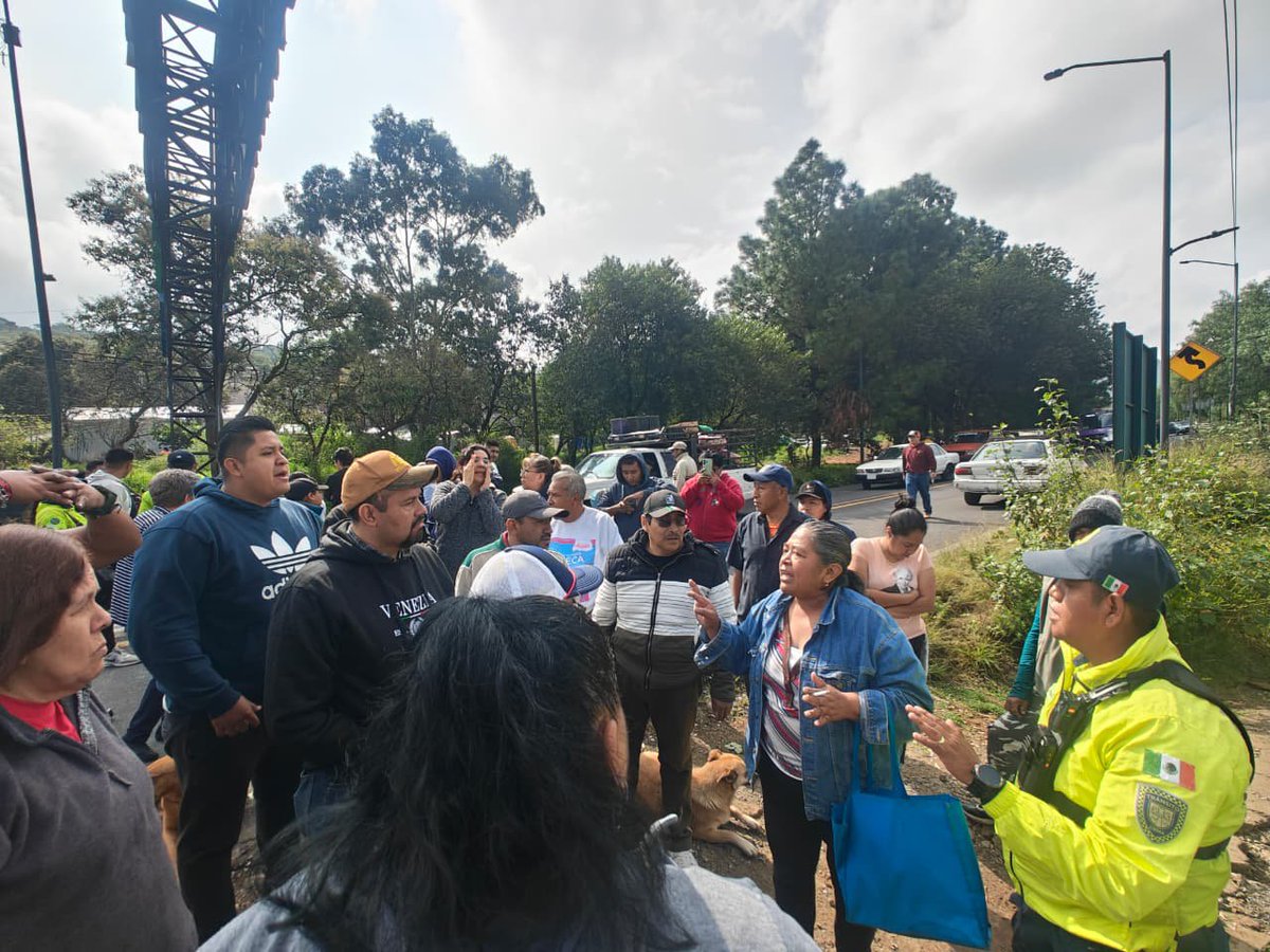 caronte_once's tweet photo. 🚧🚗 CERRADA LA FEDERAL A #OAXTEPEC 🚗🚧

La vialidad permanece cerrada a la altura de San Pedro #Atocpan. Ya se registran afectaciones viales en la zona;

 tomen precauciones y salgan con tiempo.
#Xochimilco https://t.co/fodQVgdKTv