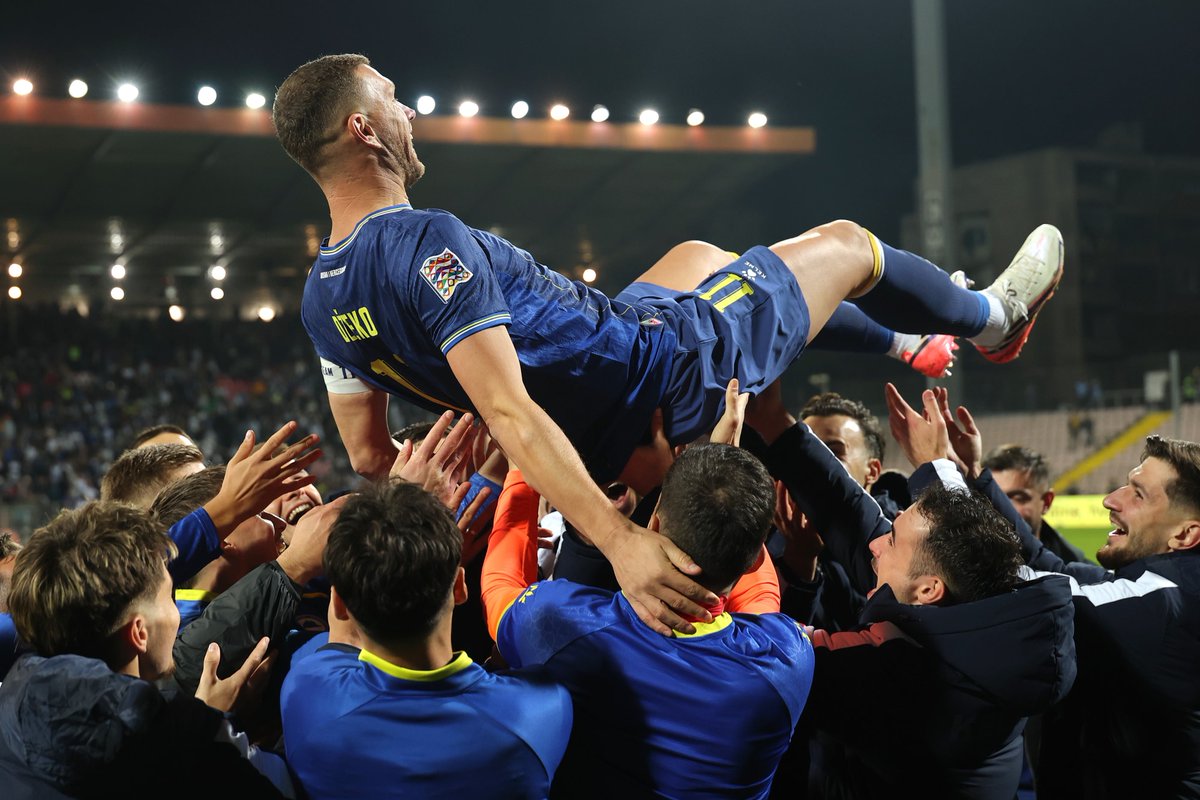 zmajevi's tweet photo. Zmajevi poslali emotivne poruke Džeki: Idol, legenda, kapiten, mnogo više od fudbalera… reprezentacija.​ba/535154-zmajevi-poslali-emotivne-poruke-dzeki-idol-legenda-kapiten-mnogo-vise-od-fudbalera #Zmajevi #Džeko #fudbal #sport #fudbaleri https://t.co/zhnBendf9W