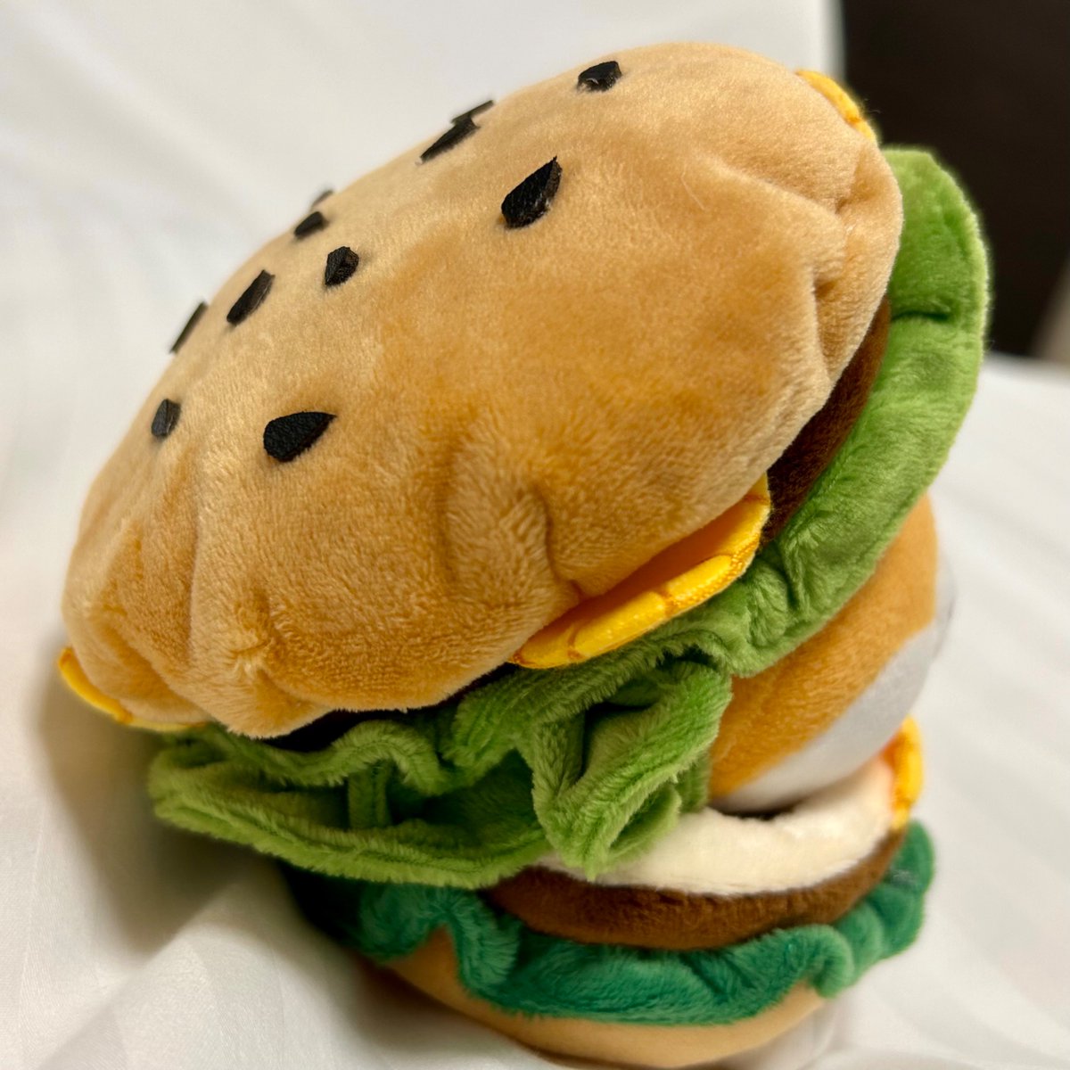 Clipsanta's tweet photo. 東京はすごい
ポリまるをハンバーガーにしてしまえる服が売っている https://t.co/27OF8mPlbv