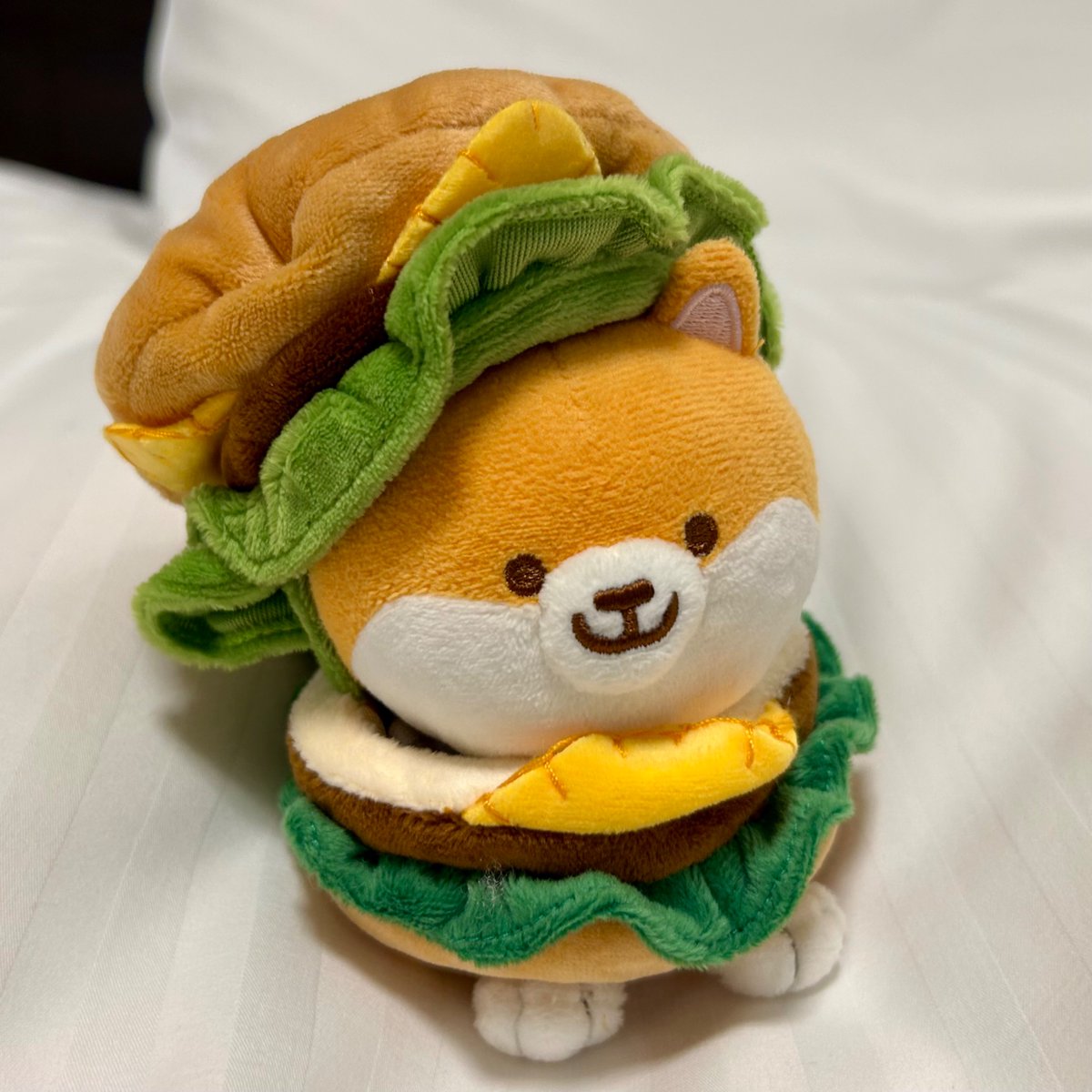 Clipsanta's tweet photo. 東京はすごい
ポリまるをハンバーガーにしてしまえる服が売っている https://t.co/27OF8mPlbv