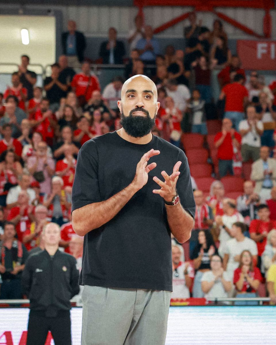 modalidadesslb's tweet photo. Obrigado, Makram Ben Romdhane! ❤️

📖 5 épocas | 239 jogos
🏆 4 Ligas Betclic
🏆 1 Taça de Portugal
🏆 2 Supertaças
🏆 1 Taça Hugo dos Santos

#BasketBenfica https://t.co/3K5Y7gMlnh
