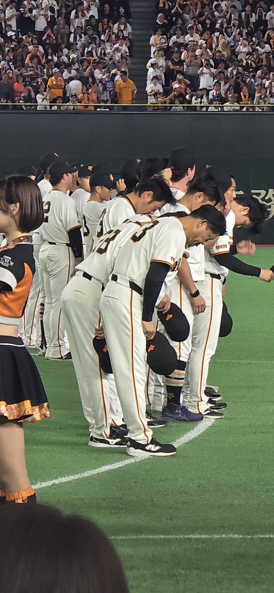mo_to_91's tweet photo. #橋上秀樹監督代行　交流戦からの監督代行
本当に難しい環境、立場の中、逆転優勝の兆しを見せる采配、本当に���りがとうございました！
クライマックスシリーズ、日本シリーズの胴上げ、待ってます！

#東京ドーム
#ジャイアンツ
#読売巨人軍 https://t.co/KzmPJi8IOV