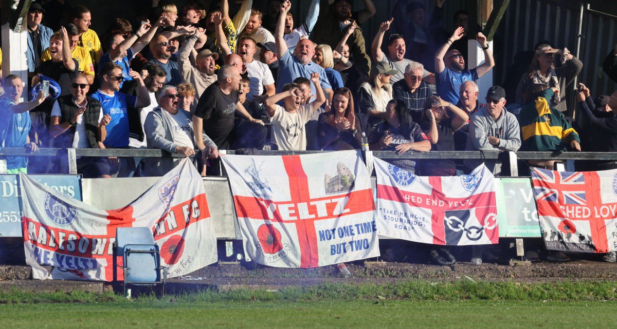 halesowentownfc's tweet photo. Nothing beats a late goal 🤯 https://t.co/YXEVvWCtWL