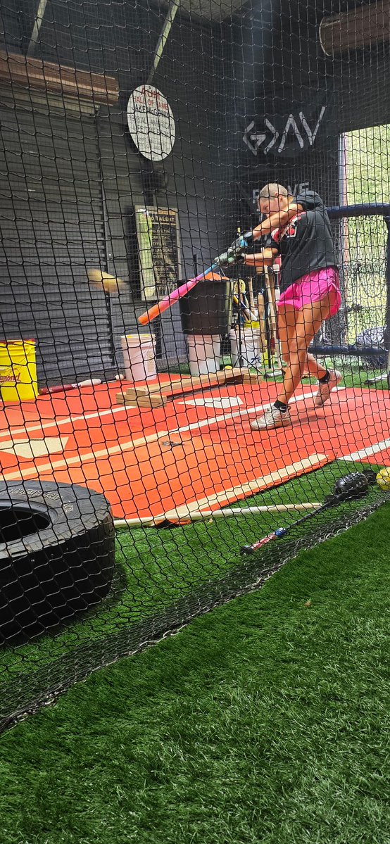 EllaB2029's tweet photo. Had a great lesson at The Farm today! 🥎 Working on balance, strength, and building better mechanics. Always putting in the work and getting better one day at a time! 💪🔥 @tnmojo2011 #TheFarm #mojosoftball https://t.co/5KYjQUnZbb
