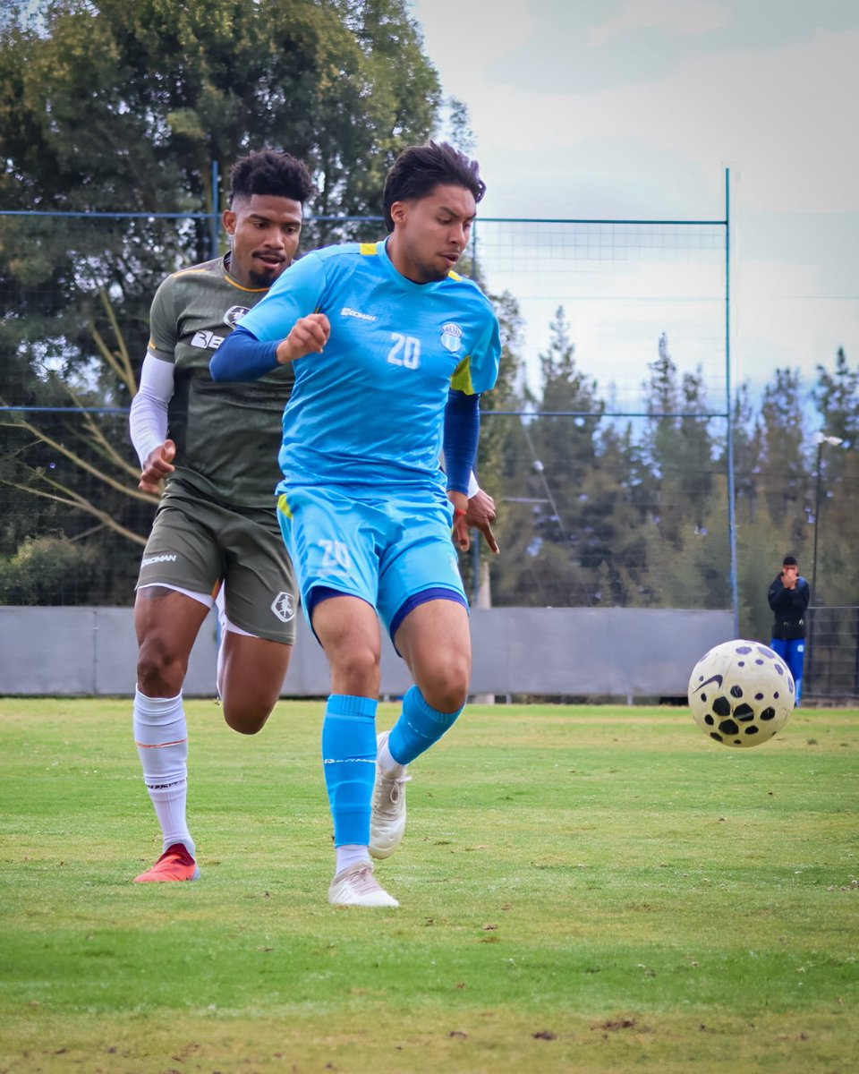 Macara_Oficial's tweet photo. ¡𝐓𝐫𝐢𝐮𝐧𝐟𝐨 𝐲 𝐚 𝐬𝐞𝐠𝐮𝐢𝐫 𝐜𝐚𝐥𝐞𝐧𝐭𝐚𝐧𝐝𝐨 𝐦𝐨𝐭𝐨𝐫𝐞𝐬! 🩵⚽️

Trabajo y más trabajo, partido de máxima intensidad, con el marcador a nuestro favor. ⚽️🏟️

¡Nos volvemos a ver la próxima semana Celestes! 🩵👊🏼🥳

C.D.Macará 2️⃣🆚 @ClubMushucRuna1 1️⃣ https://t.co/3FUwVWiBs5