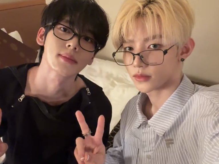 luckof7uck's tweet photo. 너희 둘만 즐기지 말고 우리한테도 하는 거 보여줘 https://t.co/ktOkONaIBU