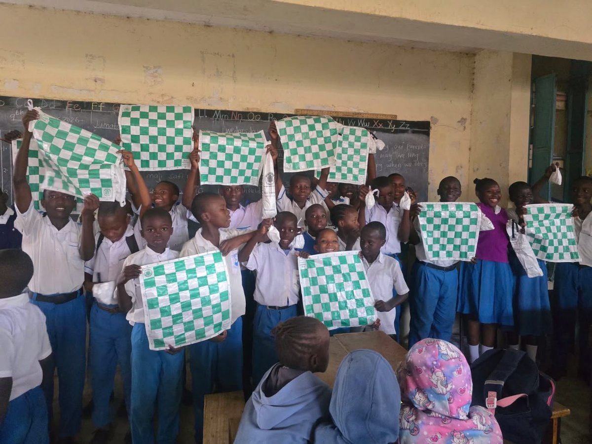 Doshbg's tweet photo. Today Learners from Kiembeni Junior School from Kiembeni Village , Mombasa , Kenya took part at their 1st ever Chess Tournament supported by @thegiftofchess . They Used Chess Sets produced from discarded waste 🚀 https://t.co/2F3TI5iCMI