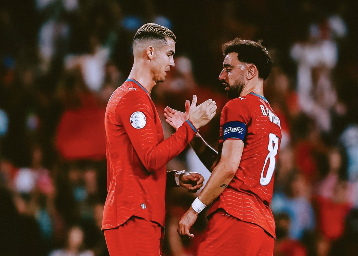 FabrizioRomano's tweet photo. 🚨 Bruno Fernandes on Cristiano and Jorge Jesus: “We are completely outside the matter. We are aware of what you are saying and what we are seeing”.

“But what I think, once again, is that the country should not divide itself, that people should not take sides, and that we should experience all of this as one. We should respect and accept all sides, but at the same time, as I said, Cris is and will always be the greatest icon of our national team, our football and also world football”.