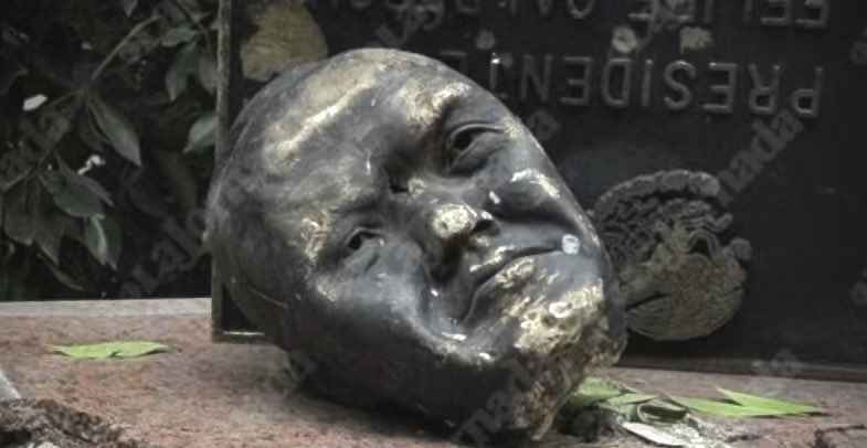 LuisSuareRu's tweet photo. Desapareció la cabeza de Borolas de los pinos quien se la llevó? https://t.co/0i3aHPkeqD