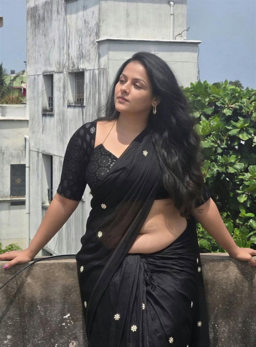 Sanjanakisses's tweet photo. She is just 36+ 
.
.
.
Not her age, silly boy 🤪 https://t.co/RLZReJOyc1