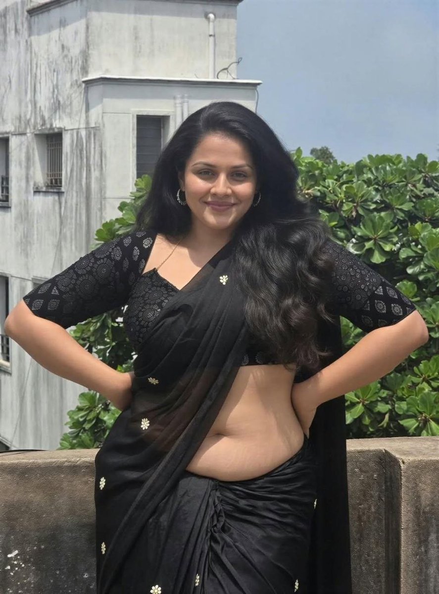 Sanjanakisses's tweet photo. She is just 36+ 
.
.
.
Not her age, silly boy 🤪 https://t.co/RLZReJOyc1