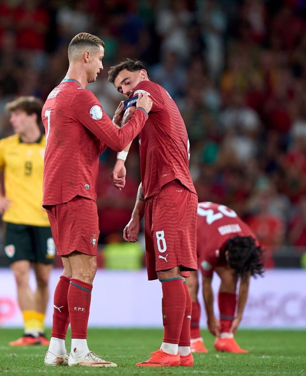 1SMi_'s tweet photo. 🚨🚨🚨🚨🚨🚨🚨🚨🗣️ برونو فيرنانديز:

الاسطورة كريستيانو رونالدو هو اكبر رمز في البرتغال

ليس في البرتغال … بل في كل العالم 

🤯🤯🤯🤯🤯🤯🤯❤️❤️❤️❤️❤️❤️❤️ https://t.co/w25voRK9xs