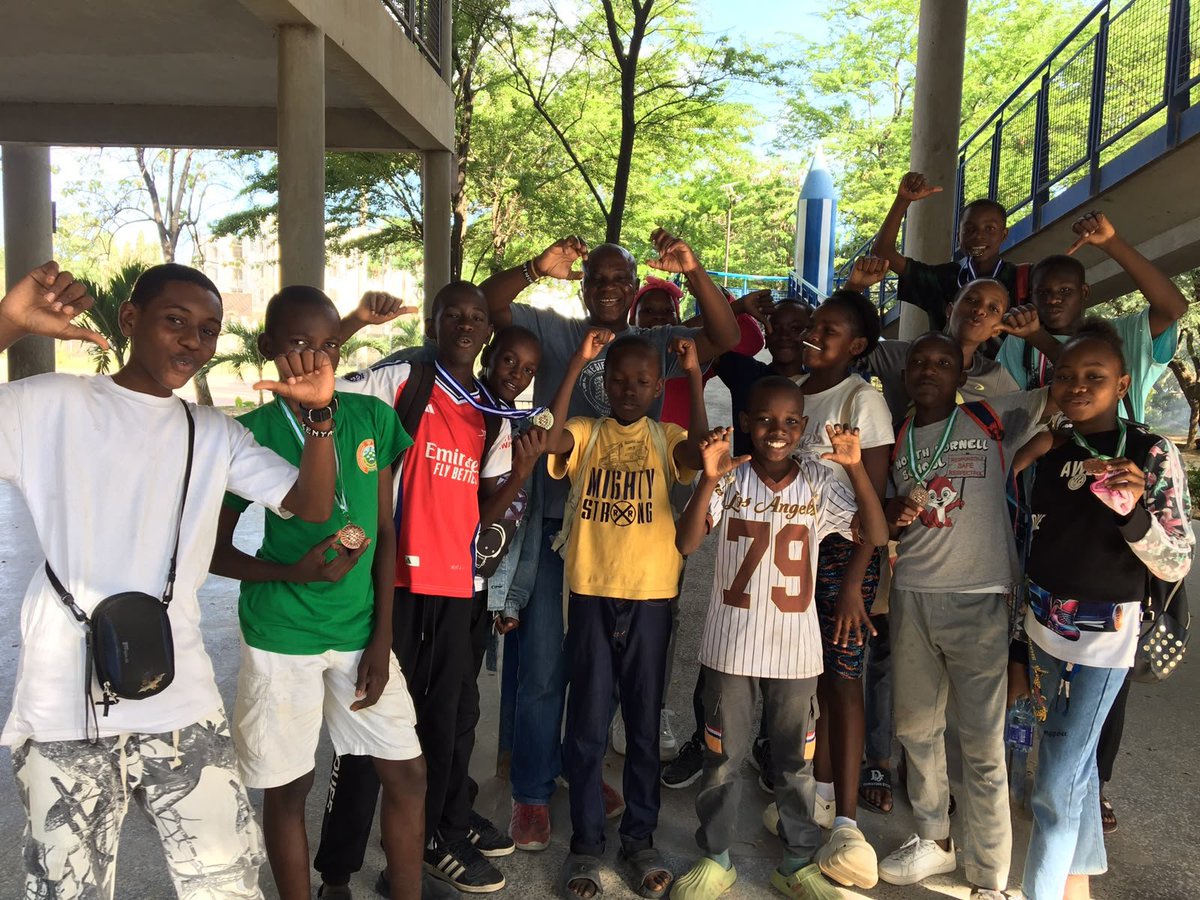 Doshbg's tweet photo. Today Learners from Kiembeni Junior School from Kiembeni Village , Mombasa , Kenya took part at their 1st ever Chess Tournament supported by @thegiftofchess . They Used Chess Sets produced from discarded waste 🚀 https://t.co/2F3TI5iCMI