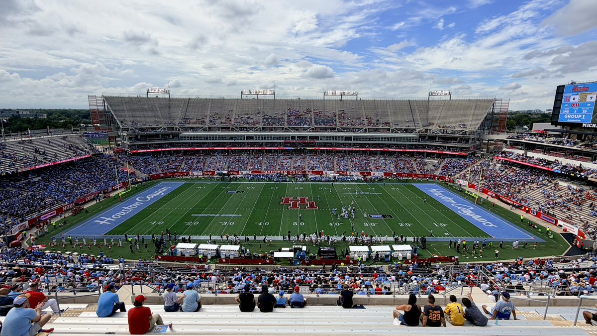 cfbcampustour's tweet photo. TDECU Stadium from all angles 📸

📍 Houston, Texas 
🏠 @UHCougarFB 
🕰️ Opened in 2014
🪑 40,000 seats

#GoCoogs https://t.co/UIc2CHuEpT